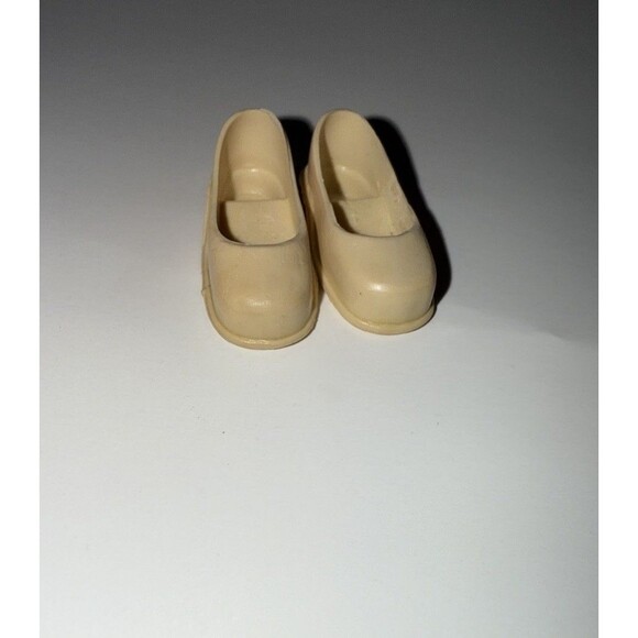 Vintage Sindy Marx Doll Shoes Off White Heels 1970s 1980s Original Accessory - Picture 4 of 12